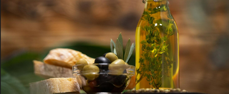 Zeytinyağı Saça ve Cilde İyi Gelir mi ve Doğal Bakımda Nasıl Kullanılır